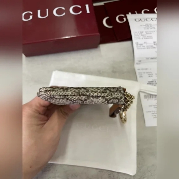 Gucci GG Emblem Key Pouch - Picture 3 of 6